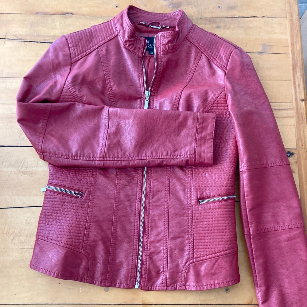 Vintage red leather! This thing has so much life left in it - Picture 1 of 2